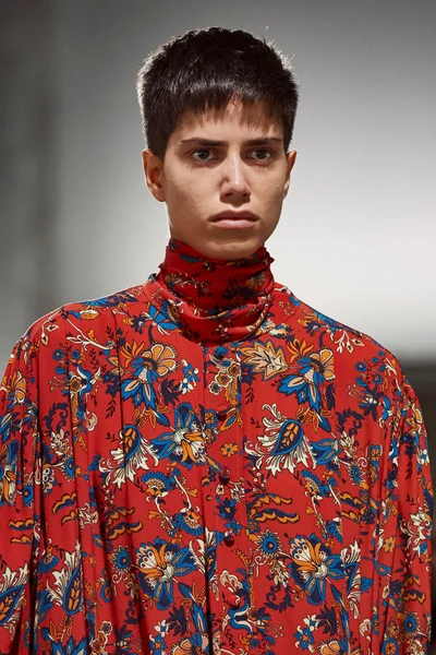 Look 32